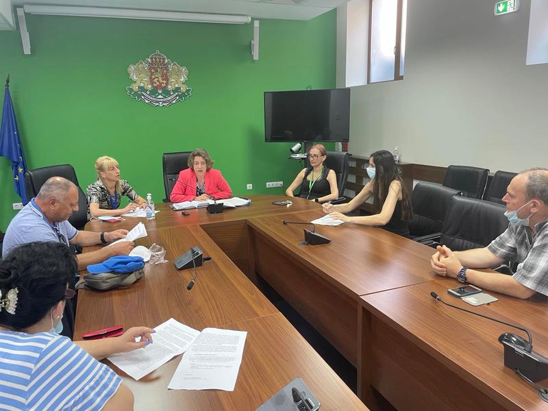 Deputy Minister Emiliya Toncheva met with representatives of protesting citizens from Byala - 01