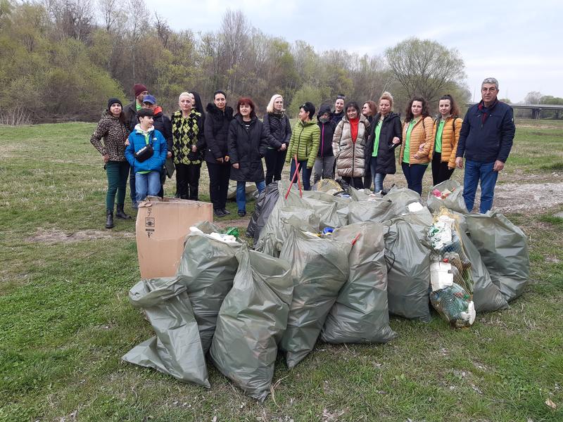 Екипът на РИОСВ – Пловдив почисти водите и коритото на река Марица в Световния ден на водата - 2