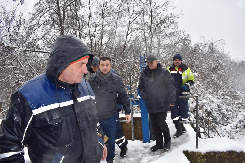 Започна контролирано изпускане на язовир 