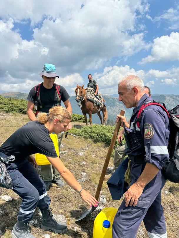 Fire rages in the “Steneto” reserve in the “Central Balkan” National Park - 4