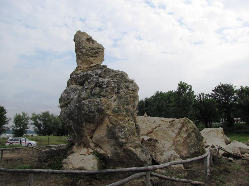 Скална маса се откъсна от природната забележителност „Дикилиташ“ - 01