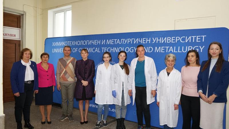Министър Росица Карамфилова: Щастлива съм да видя, че лабораторията, в която съм се обучавала като студент, ще даде и на вас толкова добра подготовка - 4