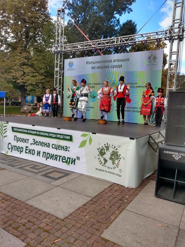 The Executive Agency for Environment presented national costumes of environmentally friendly materials at an event under the project “Green Stage: Super Eco and Friends” - 01