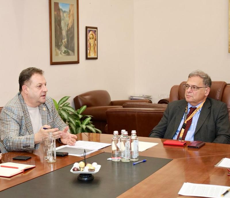 Ограничаване на разпространението на миризми във Велико Търново обсъдиха министър Юлиян Попов и кметът Даниел Панов - 01