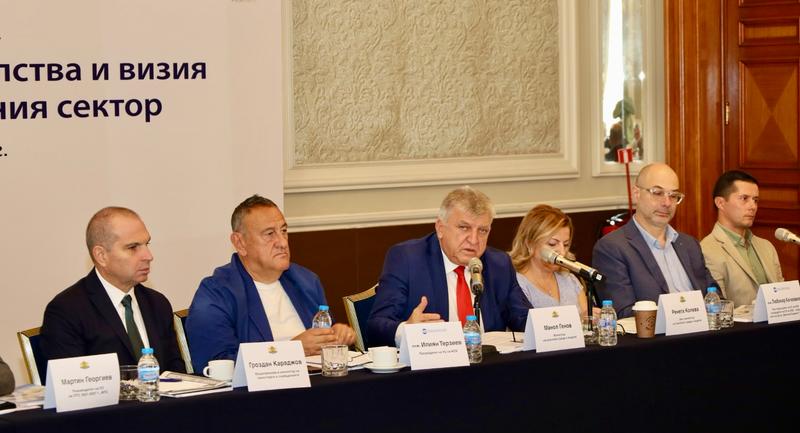 Министър Манол Генов: Институциите работят за облекчаване на процедурите пред бизнеса - 01