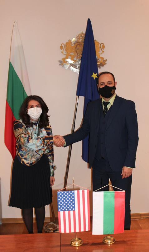 Министър Сандов се срещна с посланика на САЩ Херо Мустафа - 01