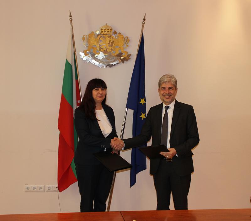 Министър Димов подписа договор за компостираща инсталация на Община Лом - 01