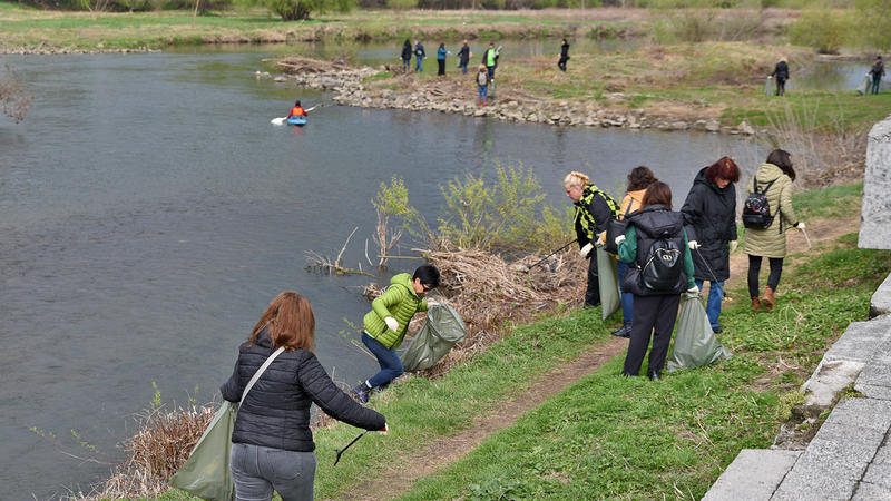 Екипът на РИОСВ – Пловдив почисти водите и коритото на река Марица в Световния ден на водата - 3