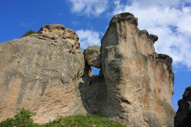 Защитена местност Караджов камък - Червената стена