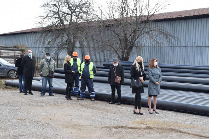 Министър Димитров участва в първа копка на проект за довеждащ водопровод на селата гара Елин Пелин и Нови хан - 3