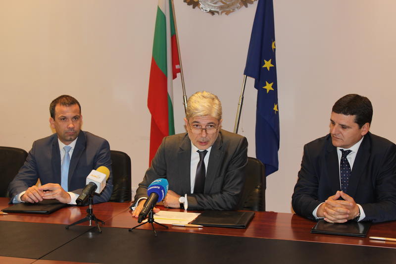 Министър Димов подписа първия договор за безвъзмездна финансова помощ по ос „Отпадъци“ на ОП „Околна среда“ - 01