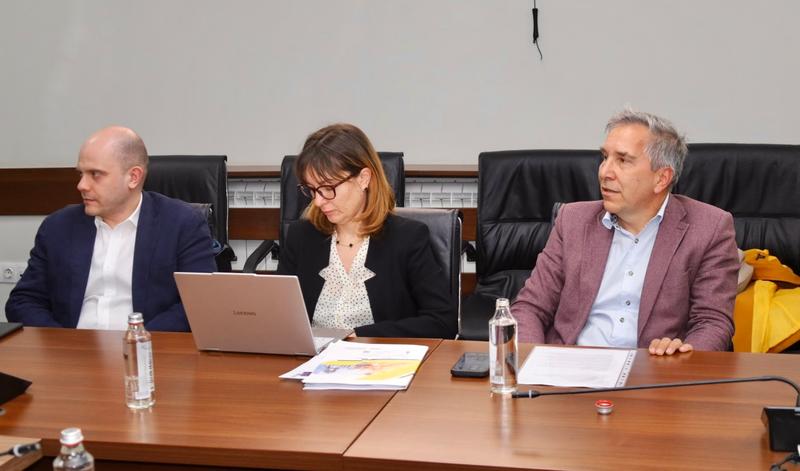 Minister Julian Popov discussed with industry representatives views on implementing the European Emissions Trading Scheme - 5