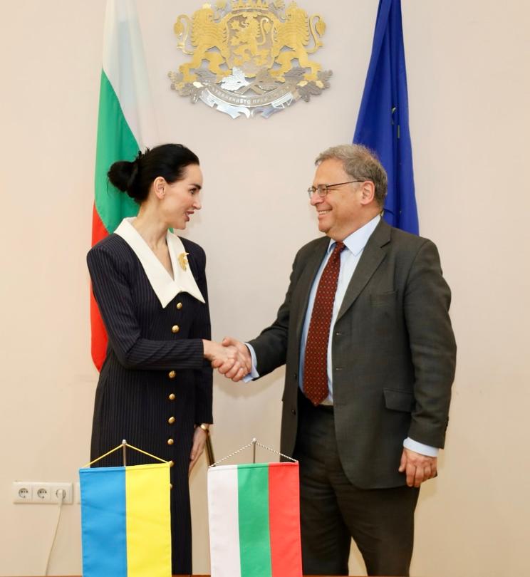 Министърът на околната среда и водите Юлиян Попов се срещна с посланика на Украйна в София - 01