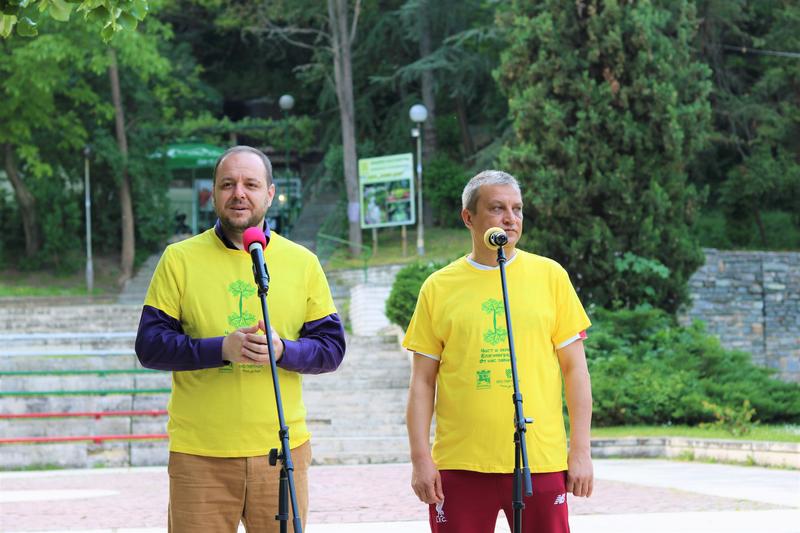 Minister Borislav Sandov joined a campaign for cleaning Blagoevgrad - 01