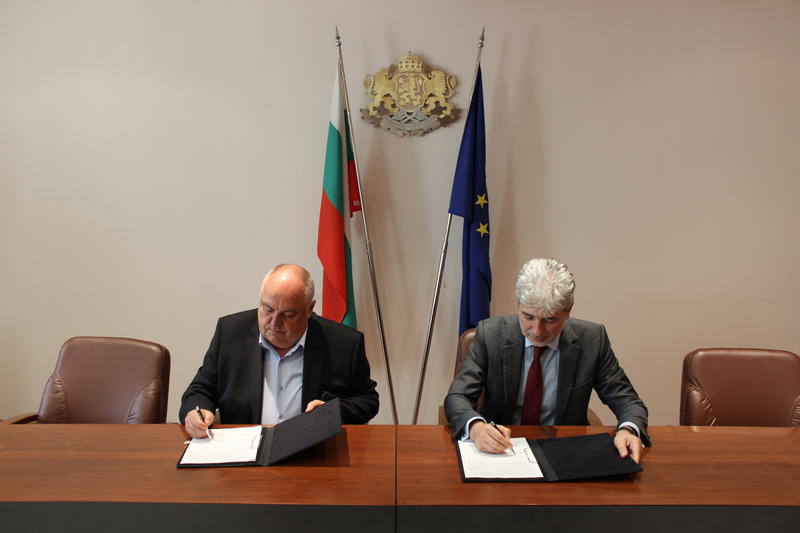 Министър Димов подписа договор за изграждане на водна инфраструктура с ВиК - Русе - 01