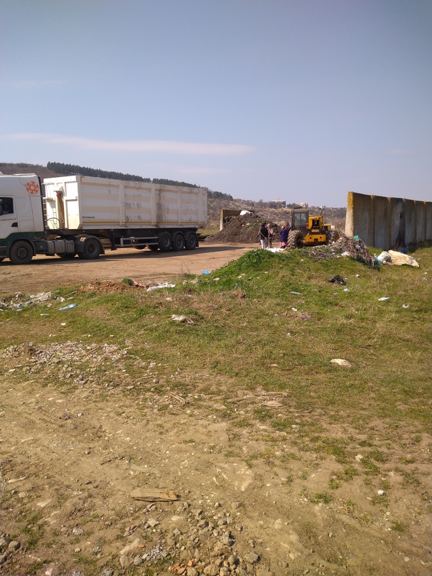 Почистени са загробените опасни отпадъци в местност „Лъката“, община Червен бряг - 2
