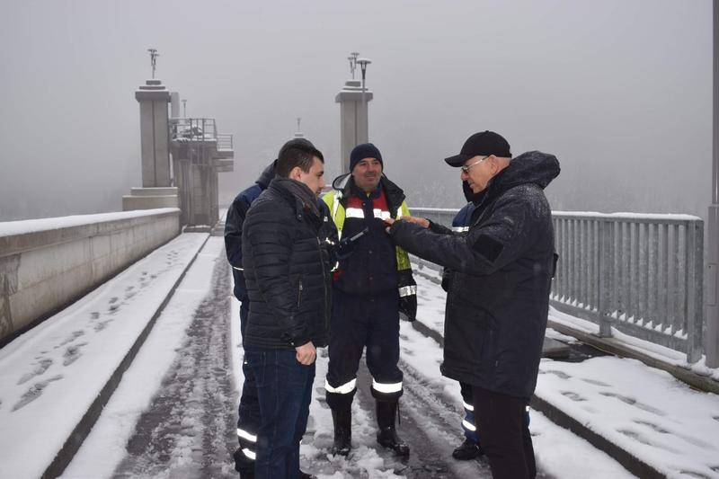 Започна контролирано изпускане на язовир 