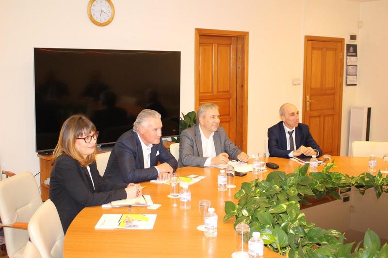 Minister Julian Popov participated in a working meeting on limiting the effect of electricity prices for enterprises with energy-intensive production - 3
