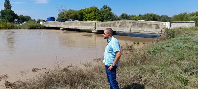 Скъсана дига на река Стряма при село Калековец е препълнила каналите на 