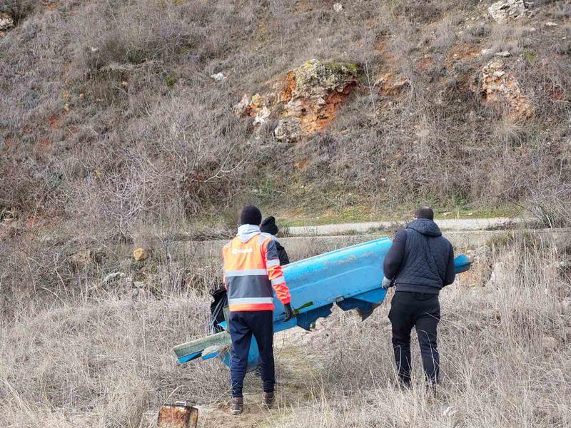 Заместник-министър Петър Димитров се включи в почистване на „Болата“ - 3