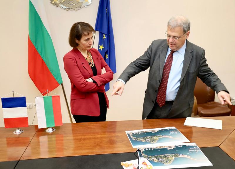 Minister Julian Popov met with the Ambassador of France H.E. Marie Dumoulin - 3
