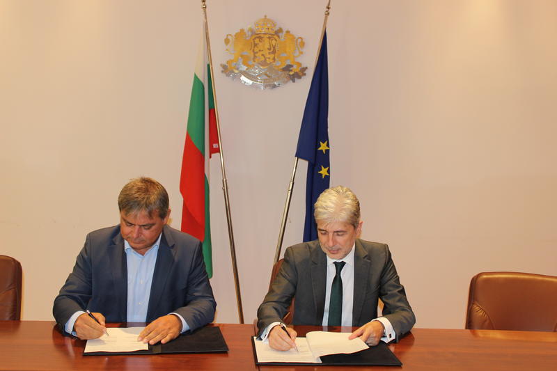 Министър Димов подписа договори за изграждане на водна инфраструктура с ВиК Пловдив и Ямбол - 4