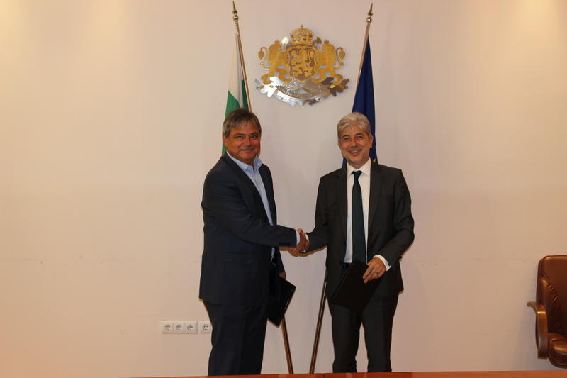 Министър Димов подписа договори за изграждане на водна инфраструктура с ВиК Пловдив и Ямбол - 5