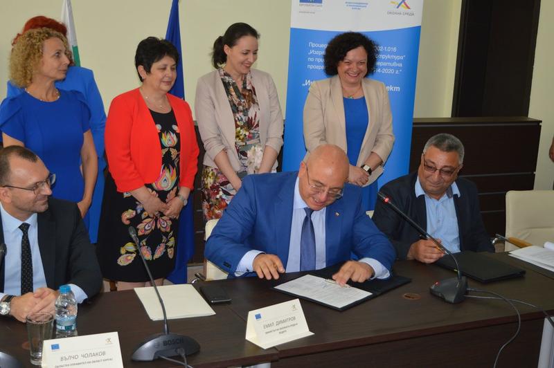 Министър Димитров подписа договор за най-мащабния воден проект по ОПОС за област Бургас - 01
