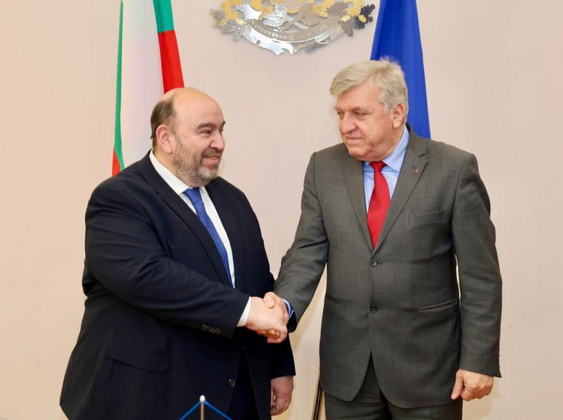 Minister Manol Genov met with the Ambassador of Greece - 01