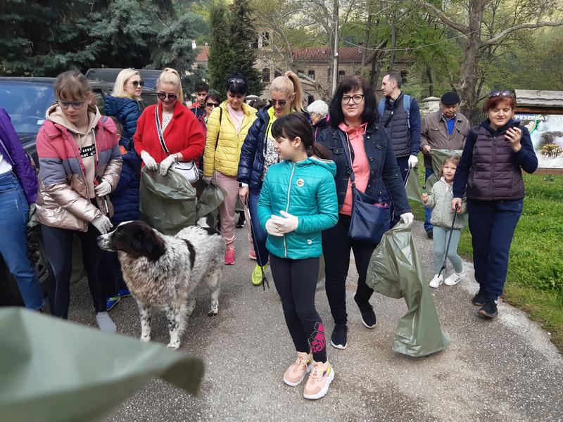 В Деня на Земята РИОСВ – Пловдив почисти замърсени eкопътеки в Царството на орхидеите - 3