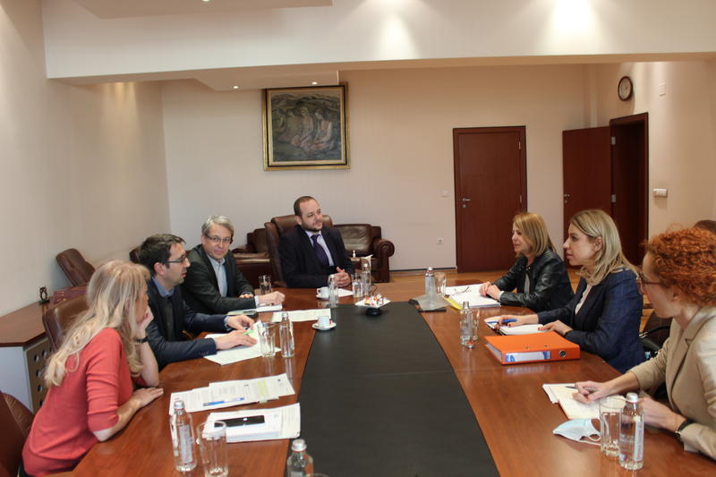 Министър Сандов се срещна с кмета на София Йорданка Фандъкова - 01