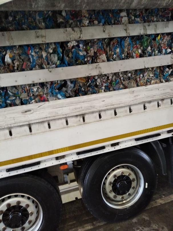 Cargo trucks with plastic waste from Romania, Poland, and Bulgaria are retained at the border with Turkey - 3