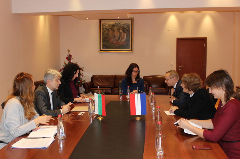 Министър Димов се срещна с посланика на Кралство Нидерландия - 01