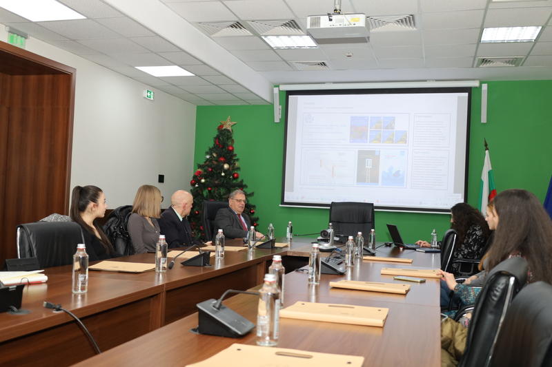Minister Julian Popov presented the climate policy in from of Sofia University students - 6