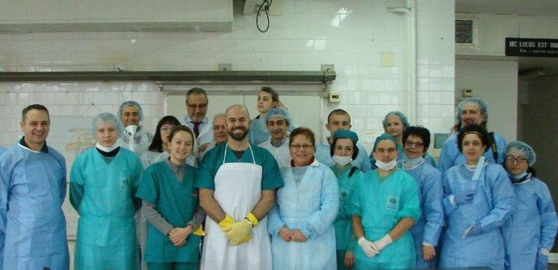 Италиански учен аутопсира запазени трупове на китоподобни в Тракийския университет - 01