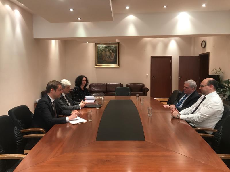 Министър Нено Димов се срещна с посланика на Аржентина - 01
