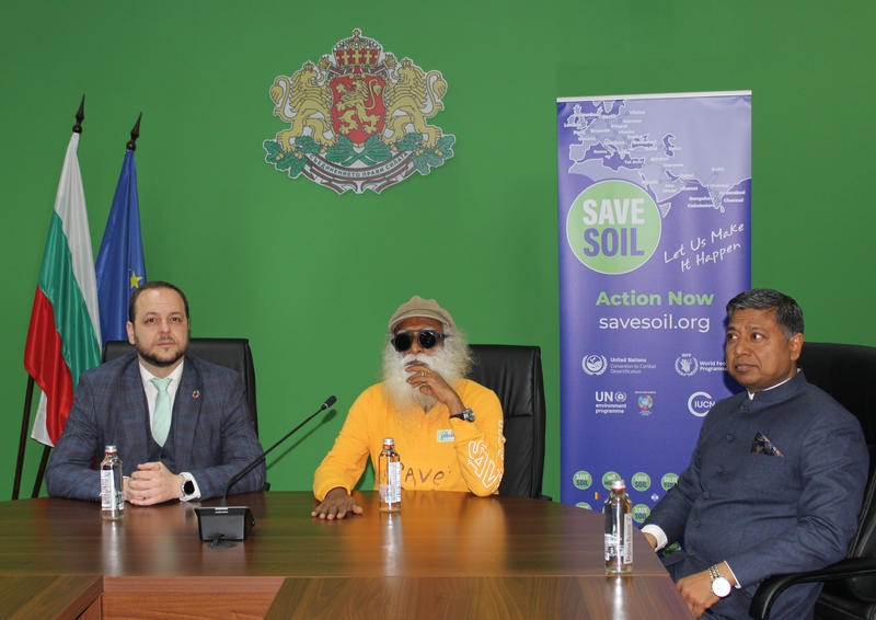 Министър Борислав Сандов призова за опазване на почвите заедно с духовния водач Садгуру - 5
