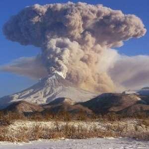 Вулканът Шивелуч на Камчатка е с най-висок код за опасност за авиацията - 01