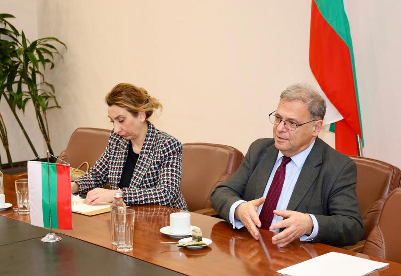 Minister Julian Popov met with the Ambassador of the People's Republic of China in Sofia - 4