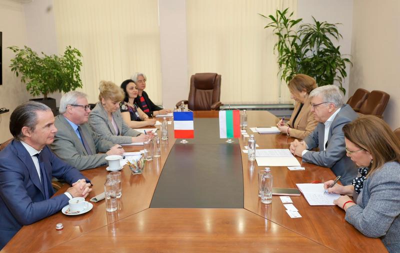 Minister Manol Genov met with the French Ambassador - 4
