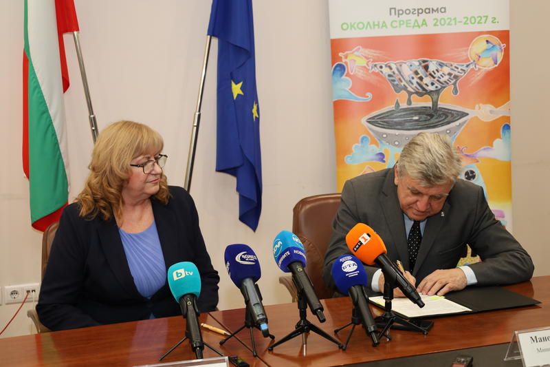Minister Manol Genov signed contracts for water and sewerage infrastructure for 762 million BGN under the Environment Program - 5