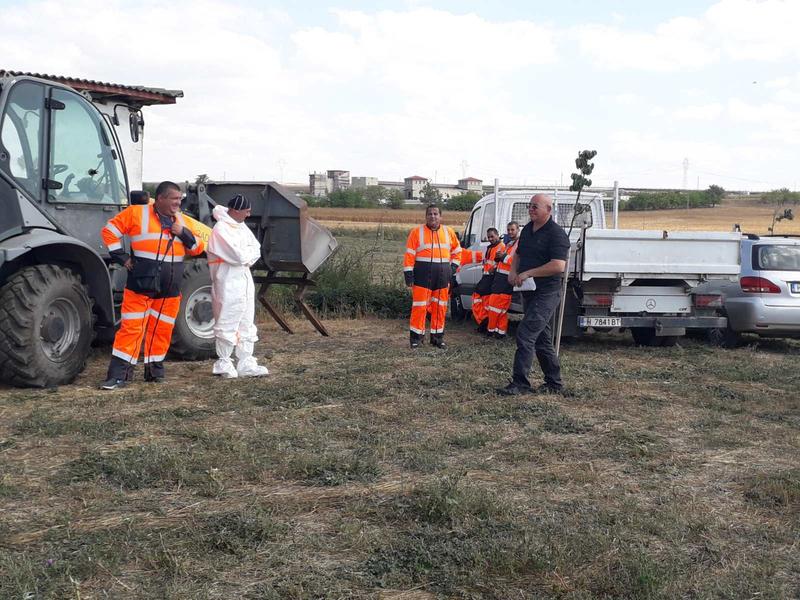 Министър Димитров и зам.-главен прокурор Пиронева провериха склад с около 32 тона стари пестициди край село Неофит Рилски - 4