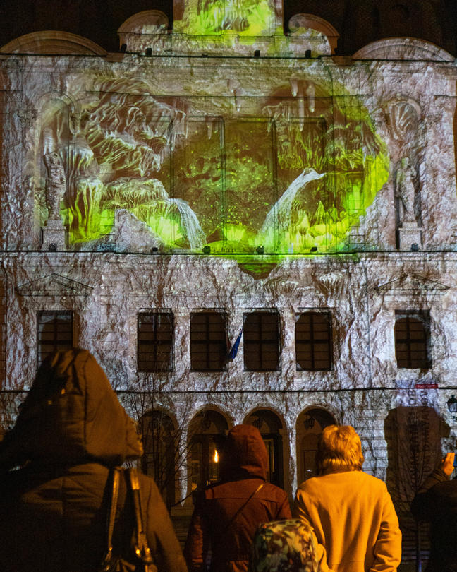 Светлинен 3D  спектакъл показва красотата на природата на фасадата на галерия „Квадрат 500“ - 6