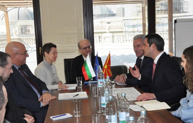 Министър Димитров обсъди с колегата си от Северна Македония контрола на отпадъците - 4
