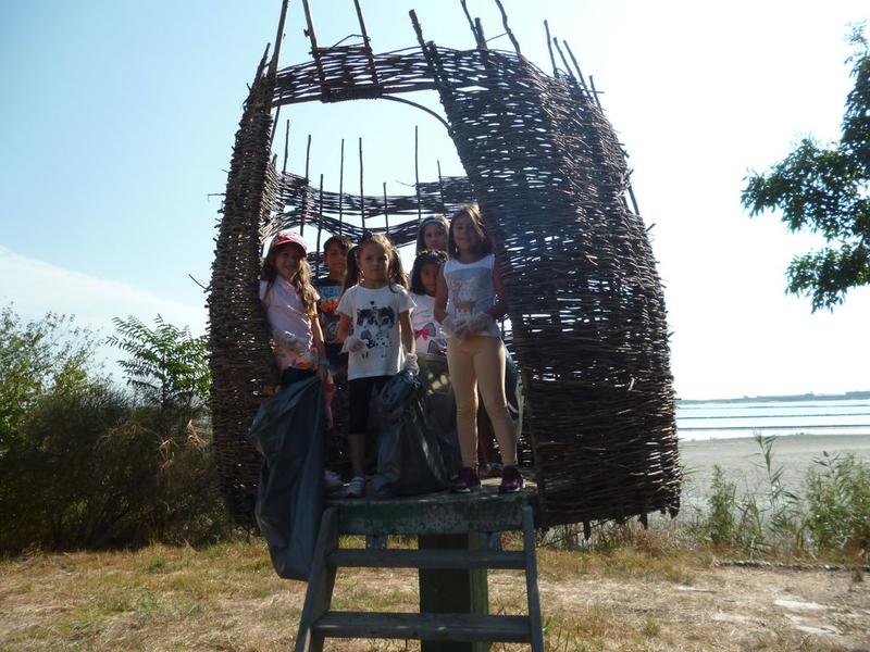 Екипът на РИОСВ – Бургас, доброволци и деца почистиха ПР „Атанасовско езеро“ - 4