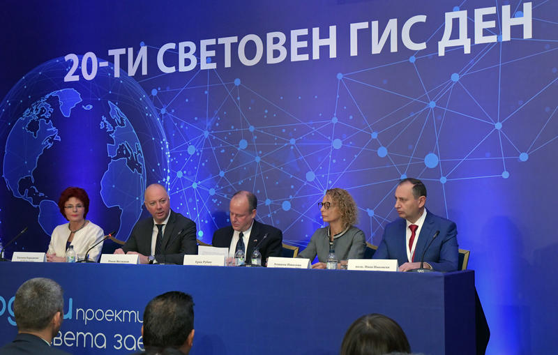 Зам.- министър Николова участва във форум за Световния ден на ГИС - 01