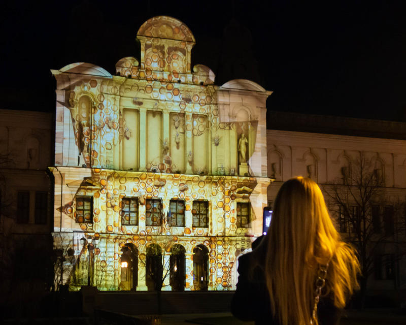 Светлинен 3D  спектакъл показва красотата на природата на фасадата на галерия „Квадрат 500“ - 5