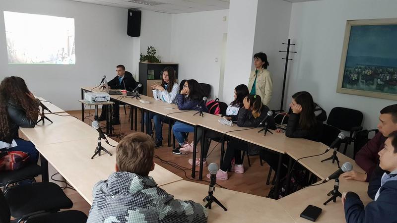 Експерти изнесоха открит урок пред ученици - 01