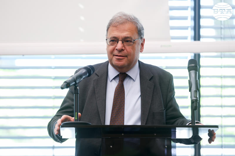 Министър Юлиян Попов: 40 години по-късно – време е да говорим открито за травмата от Чернобил - 01