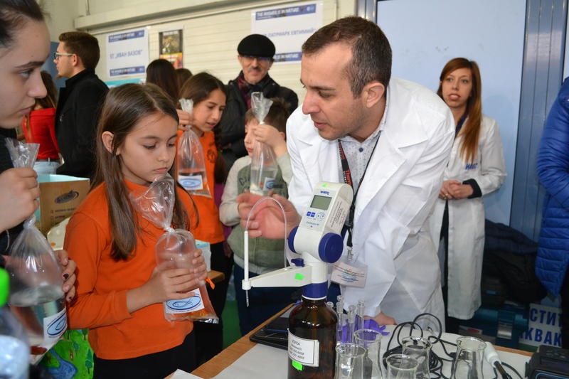Повече от 500 деца отпразнуваха Световния ден на водата в Пловдив - 01